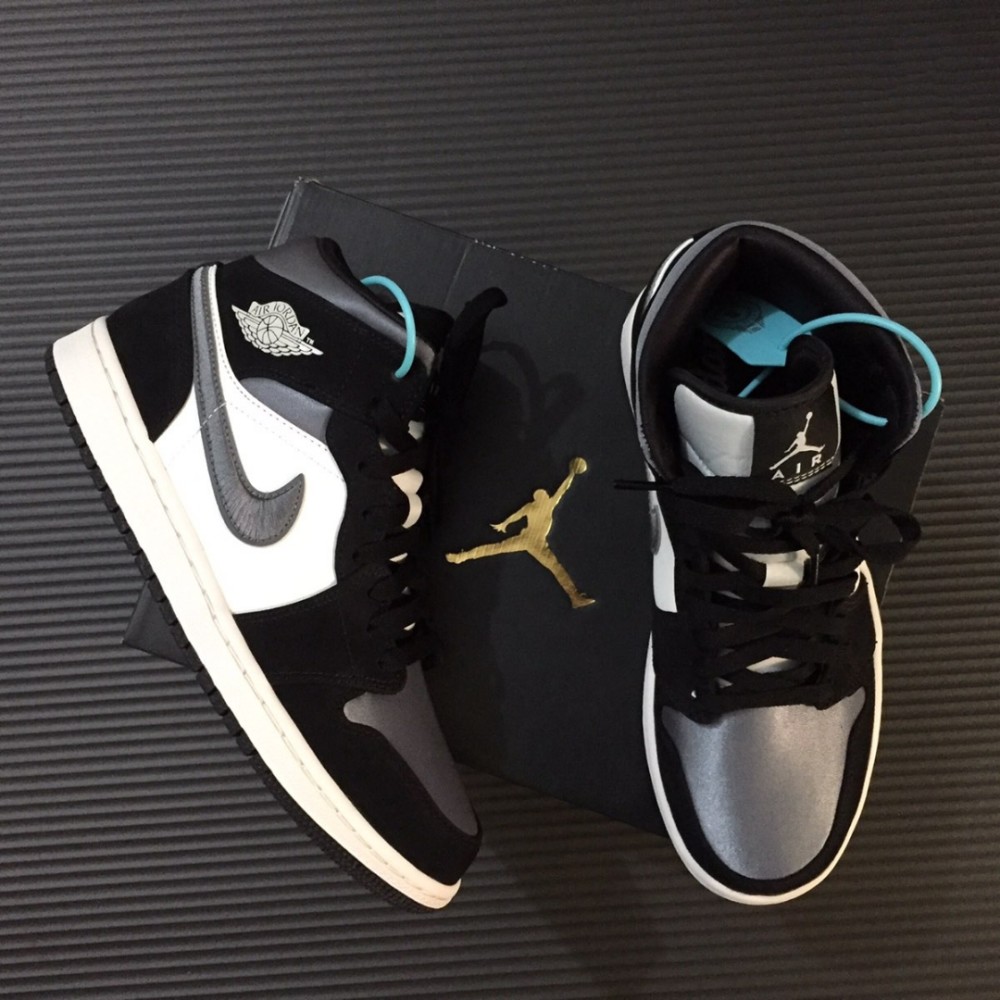 "高级质感:丝绸缎面 刺绣工艺"airjordan 1mid 丝绸伯爵