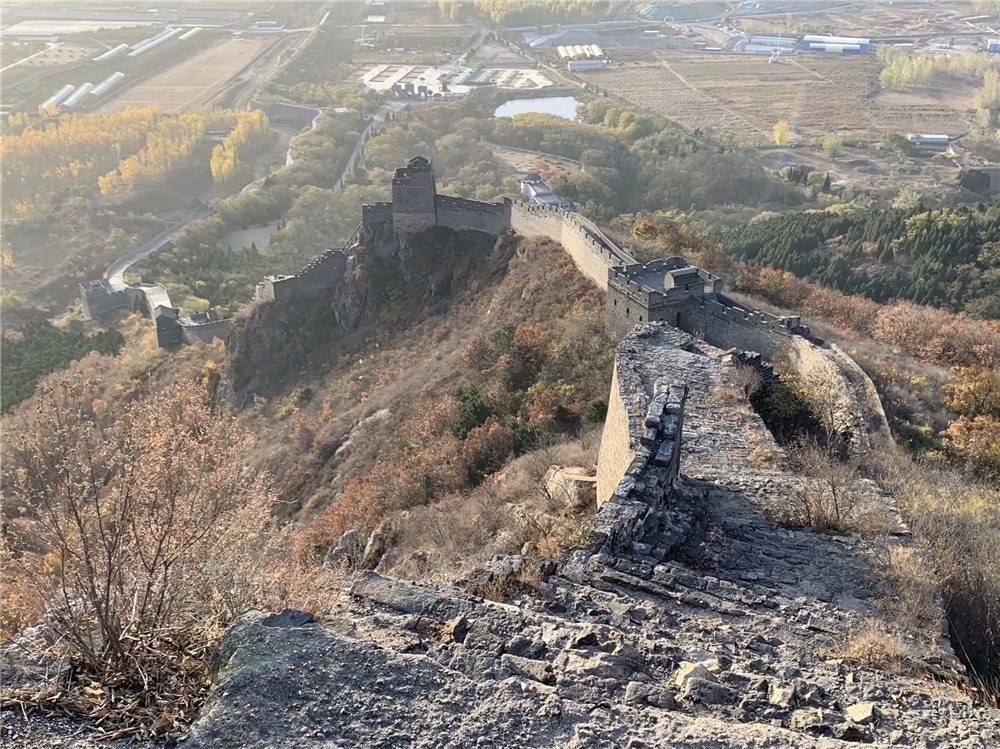 秦皇島山海關有一處角山長城充滿了滄桑感很多遊客沒來過