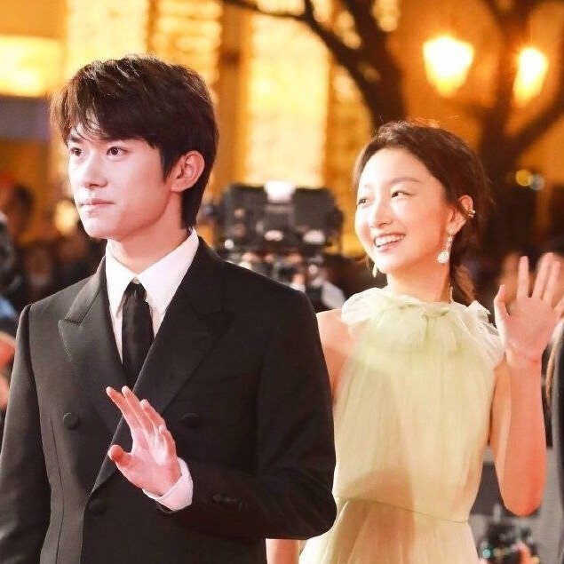 周冬雨确认参演《去你的岛》,易烊千玺竟意外客串_腾讯新闻