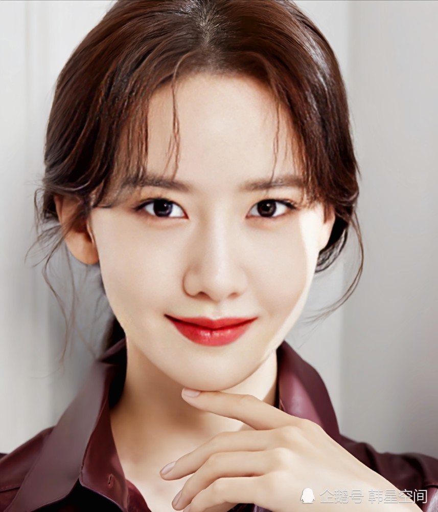 韩式淡妆在林允儿脸上显得尤为好看,绝美的林允儿写真