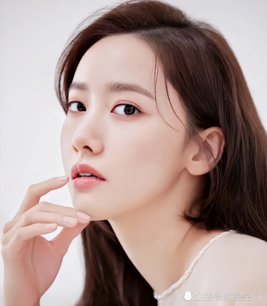 超级可爱的林允儿笑起来是更好看了呢.