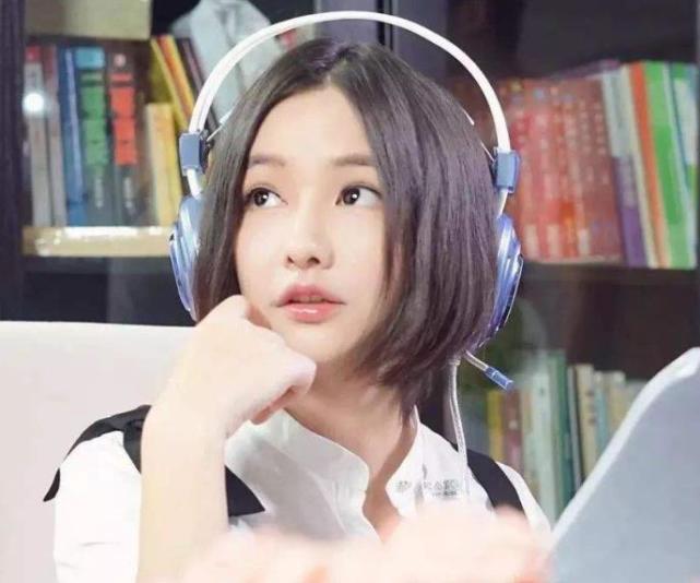 lol王者女主播董月月整容失败想要网红脸结果下巴整歪了