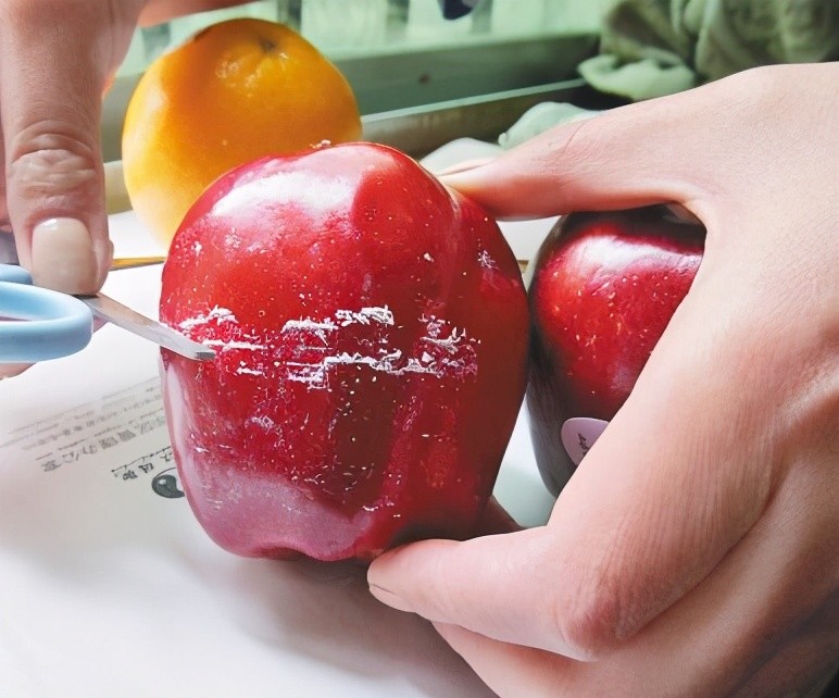 苹果为什么要打蜡 打了蜡苹果到底能不能吃 总算知道答案了 腾讯新闻