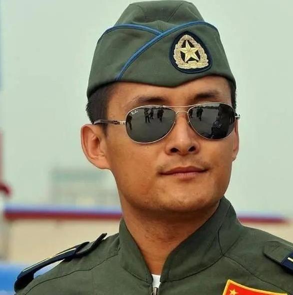 解放军史上最短命军帽 正戴像和尚歪戴像流氓 遭官兵一致反对 腾讯新闻