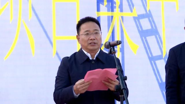 市人大常委会副主任崔建发,县委书记侯桂