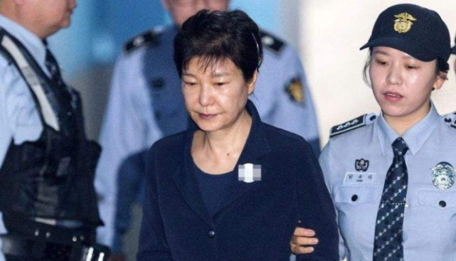 文在寅这招太狠 2名前总统锒铛入狱后 岁前总统也没躲过 文在寅 全斗焕 朴槿惠