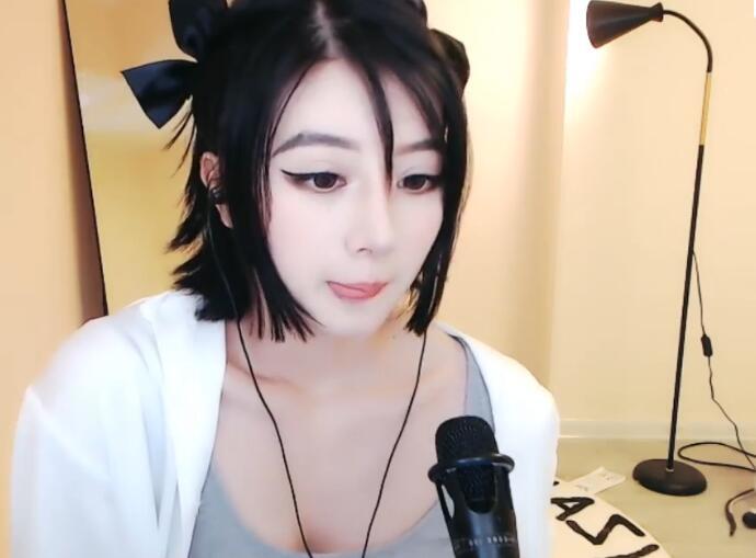 斗鱼女主播欲哭无泪自曝被骗8000其中7000还是自己借来的