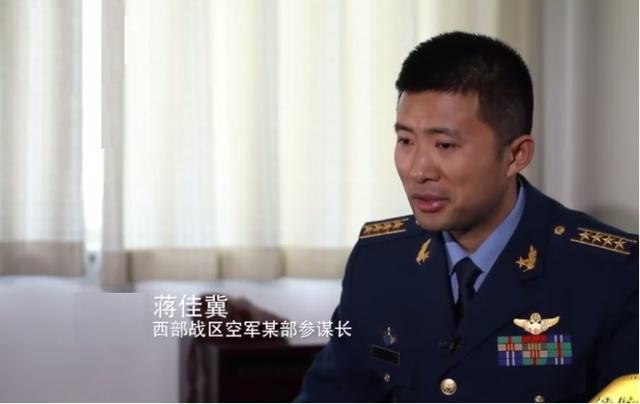 中國空軍金頭盔三冠王:蔣佳冀39歲已是大校,曾42比0完勝對手