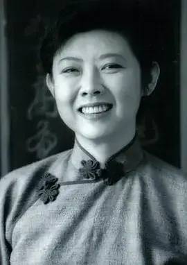 胡安什么背景?陈凯歌领她进门,王志文挚友,夏雨给她介绍女演员