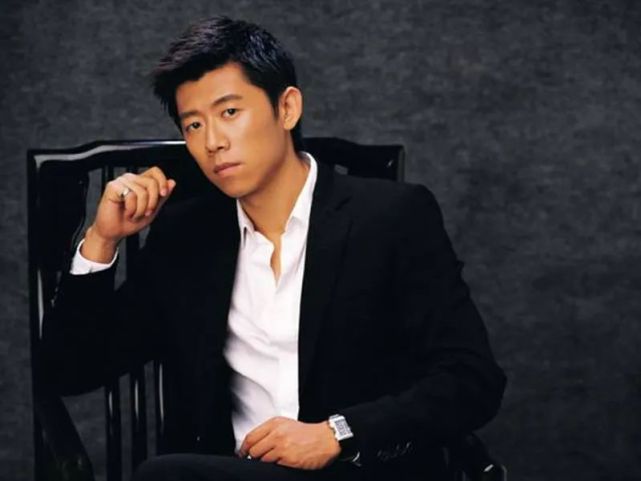 胡安什么背景?陈凯歌领她进门,王志文挚友,夏雨给她介绍女演员