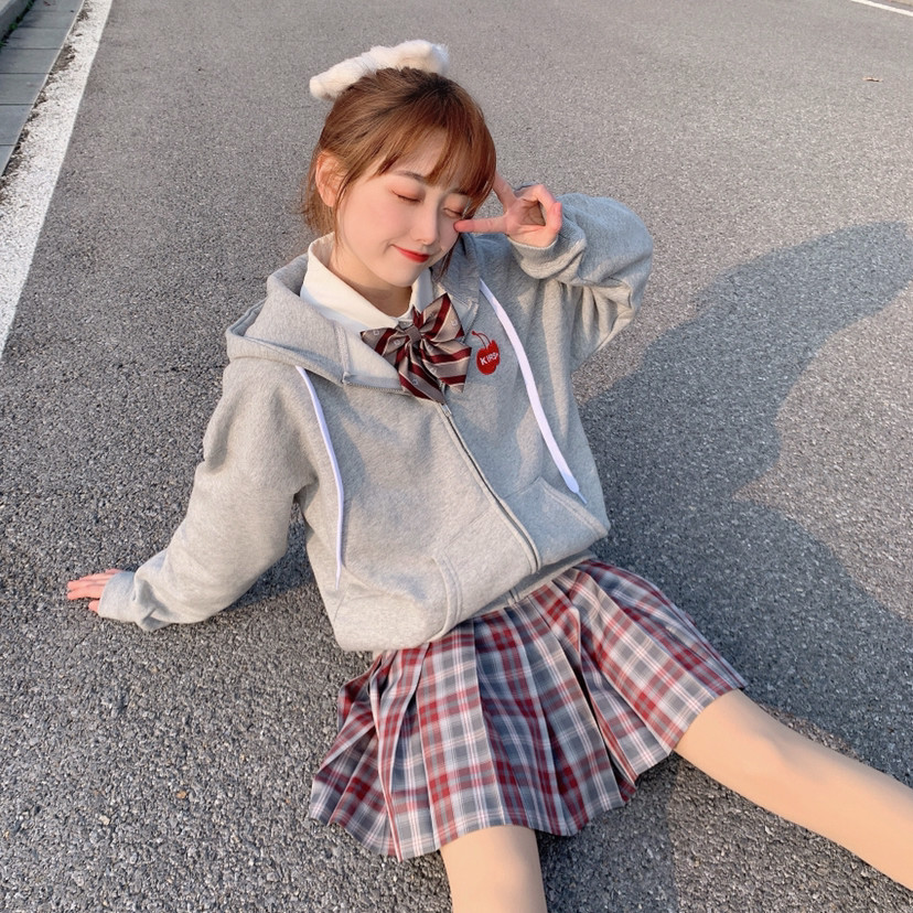 jk日常穿搭|灰色卫衣搭配jk太可了