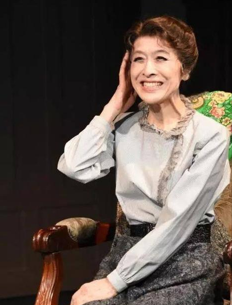 栗原小卷美到老75岁穿小香风搭珍珠端庄得体皱纹也挡不住美