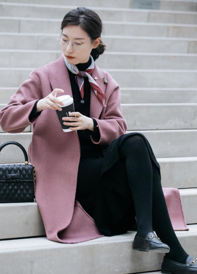 女性到了四十岁 有必要学会更多的穿搭方法 凭借气质这块你就赢 腾讯网