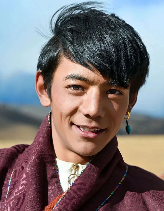 丁真背后的高人写14万字情书追康巴少女却被对方拒绝