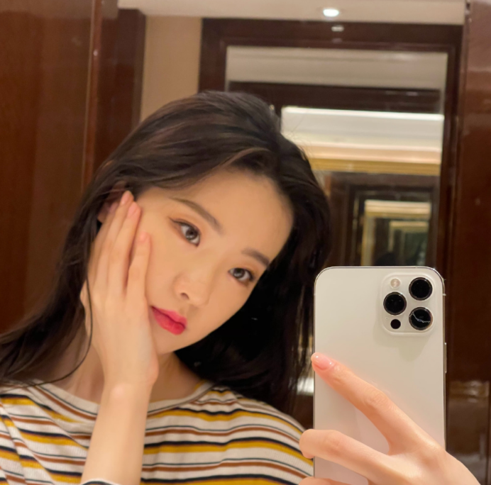 时代峰峻的女孩待遇是非常好的,这次给张艺凡争取到了这么好的资源