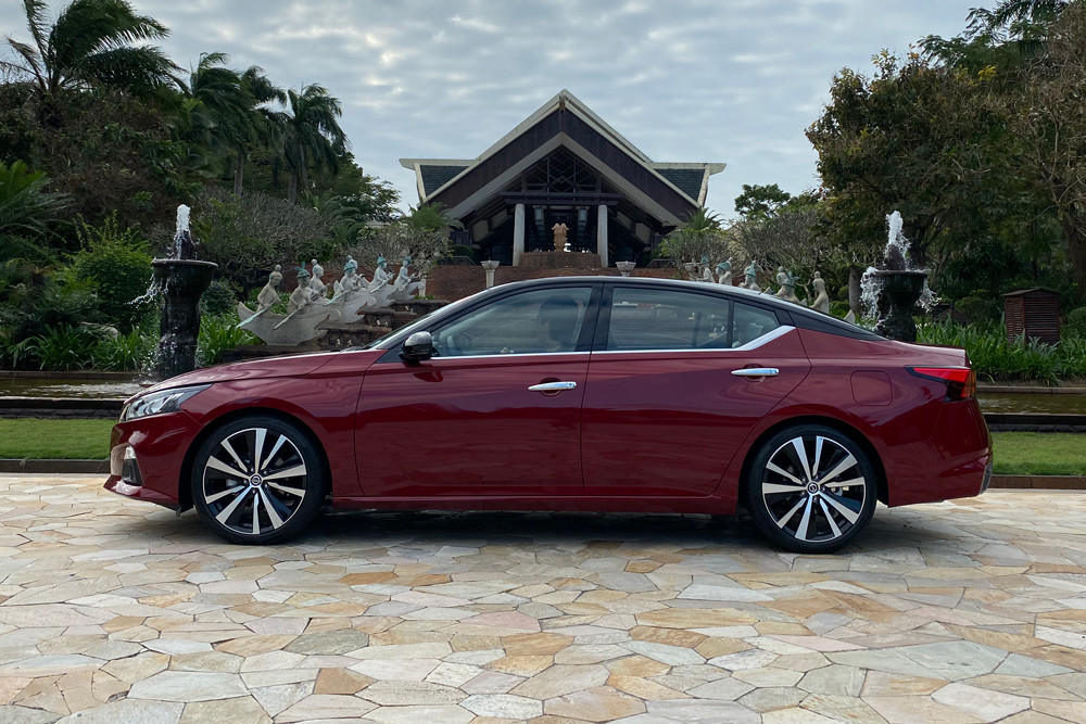 2021款东风日产天籁上市新增双色车身车联网系统全面升级