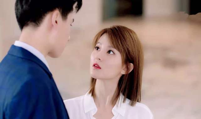 《小风暴》讲述的是职业女猎头林沃,与商场精英高山