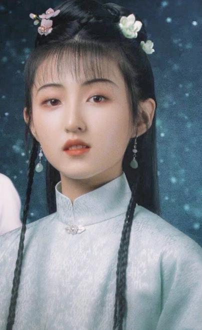 张子枫古装造型曝光,小家碧玉梦回童年时期