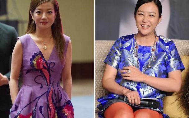 赵薇太会"扮嫩",穿紫色连衣裙温柔减龄,小2岁郝蕾反而像姐姐