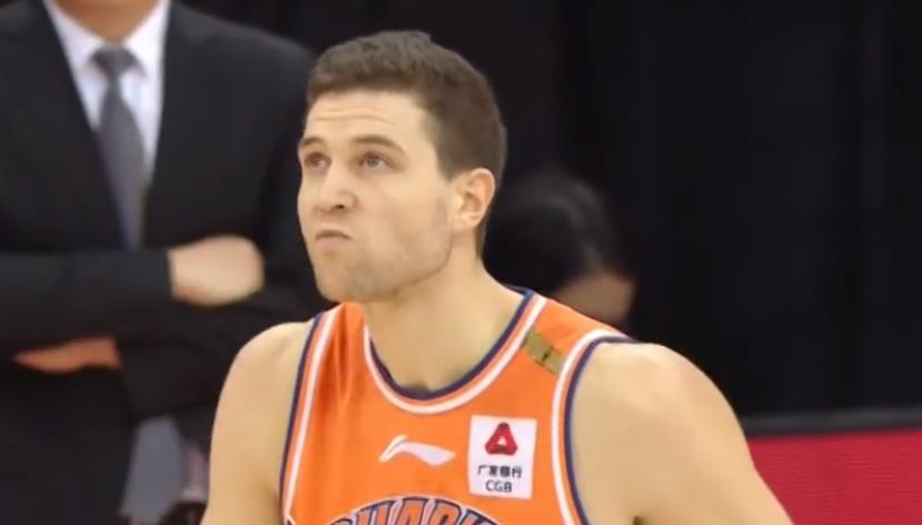 另外弗雷盖特最后时间还做出不理智的举动,因为三分球没有命中,因此是