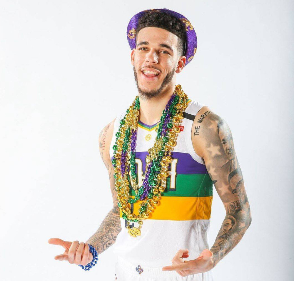 敏锐的防守嗅觉,预判能力拉满,防守端的球哥完全是在用脑子在打球