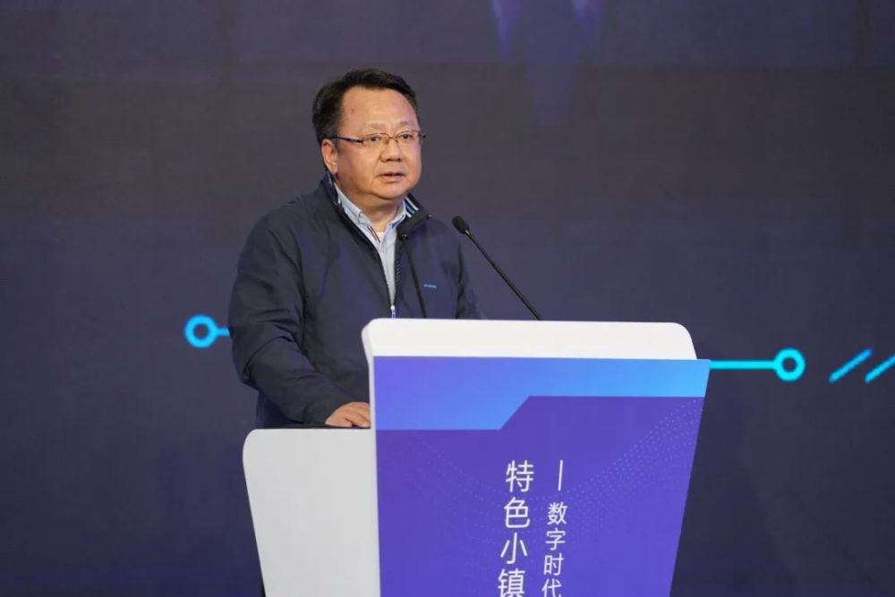 三个小镇一台戏