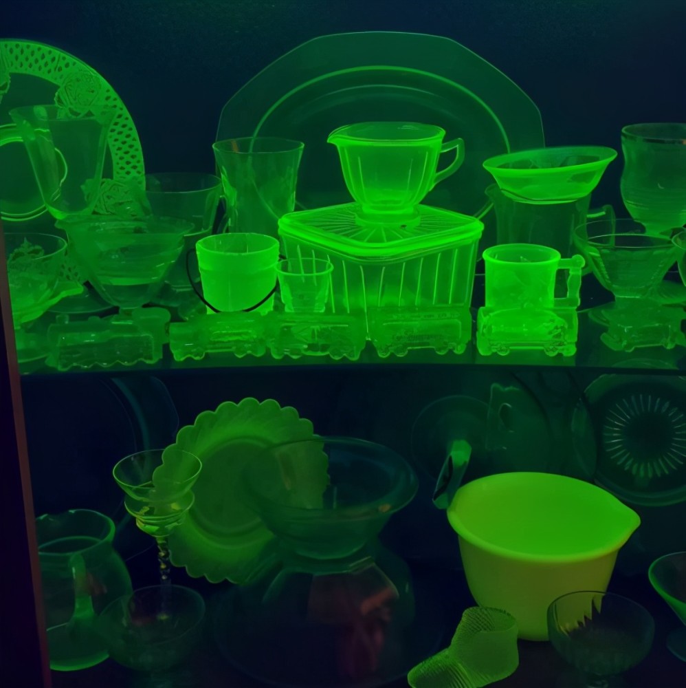 有钱人必备魔幻荧光绿玻璃自带危险物质光靠近就被影响