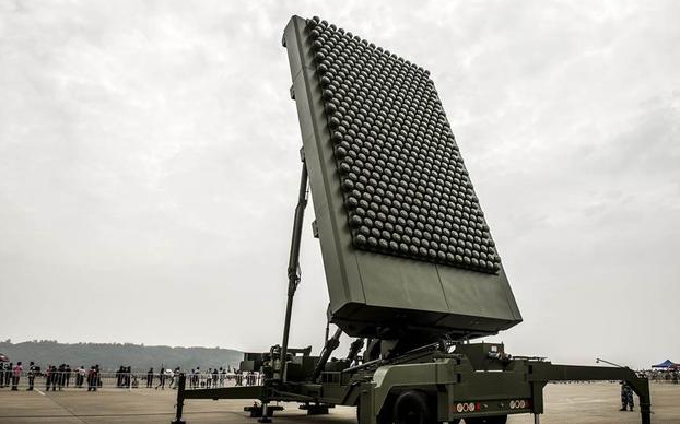 055驱逐舰带有米波相控阵雷达,即便f-22也无法在其面前隐身