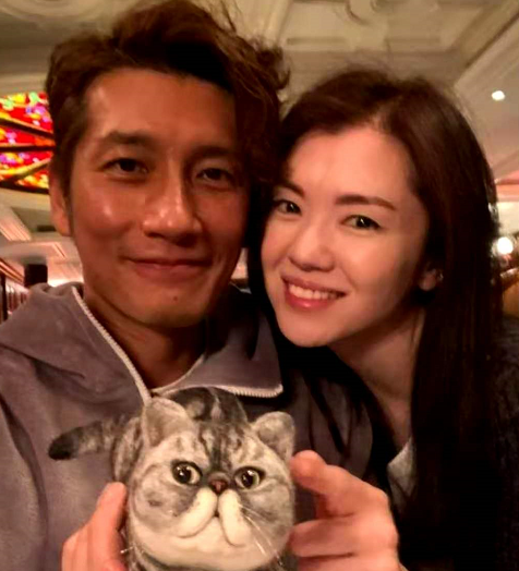 51岁袁文杰秘密大婚结束与女友9年爱情长跑年过半百不生子