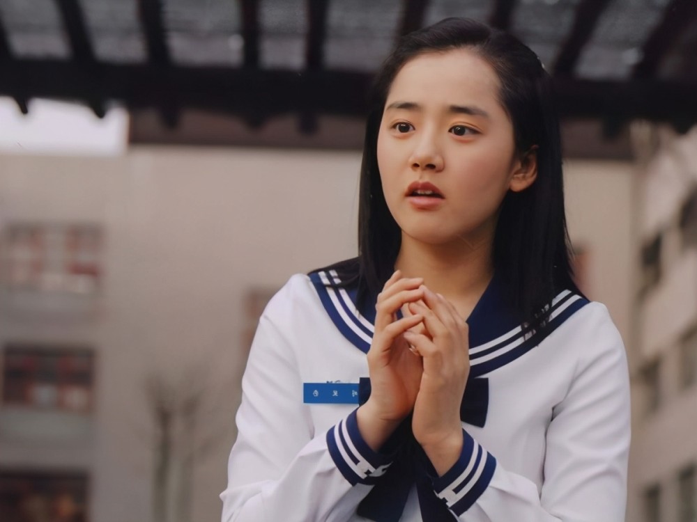 按道理来说,从当年的《蓝色生死恋》一炮走红,再到后来出演《我的小小