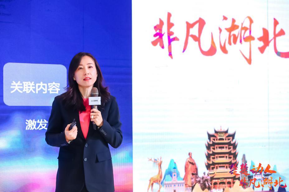 (百度智能小程序副总经理林小琳发表主题演讲)