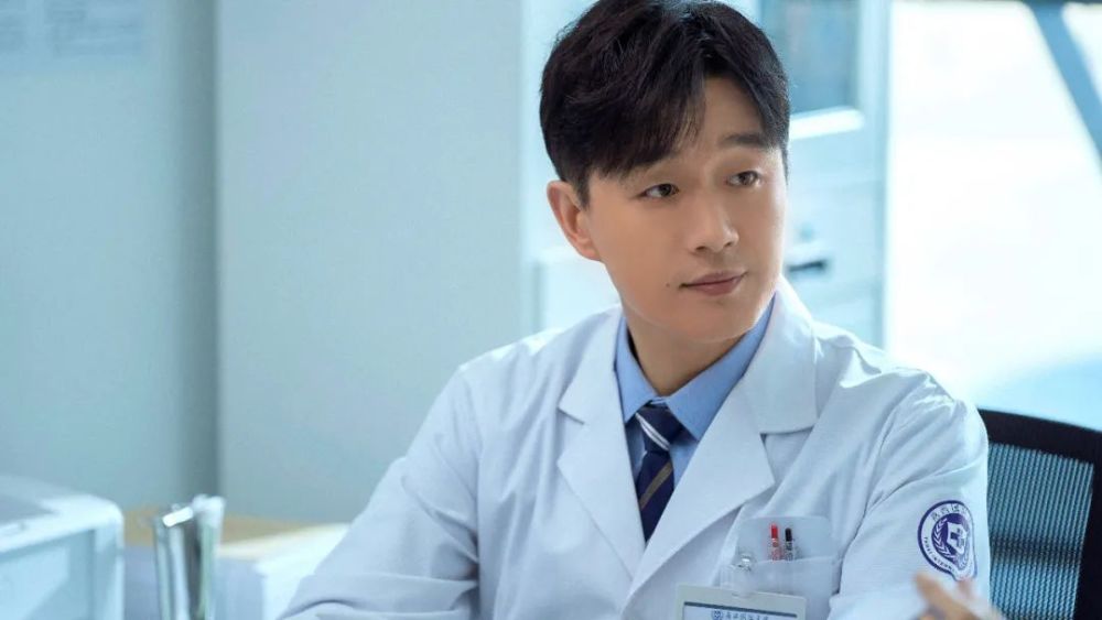 而男主徐清风,作为燕西医院的外科"主刀",既有着专业高明的医术,也有