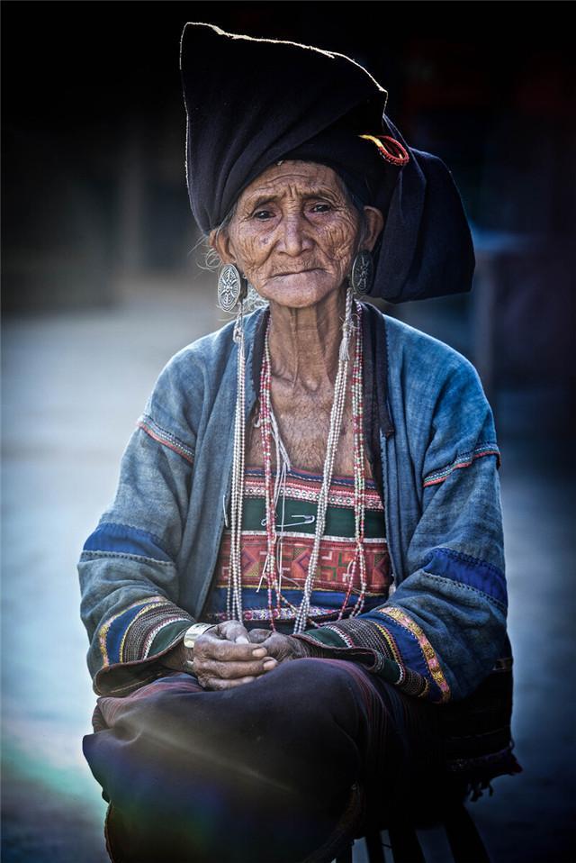 西双版纳的克木人:男人不能下地只能住树屋,靠一根竹竿繁衍后代