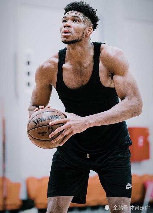 有种恐怖叫字母哥肌肉进化最新训练照流出这谁拦得住