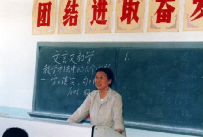 为什么现老师有职称反而消极80年代无职称教师却都很积极