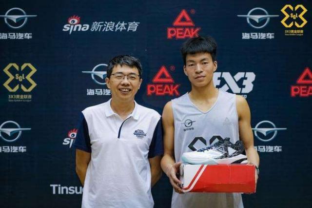 一定听说过他的名字,毕竟如今的他人称"宋教练",可是"路人王"六冠王