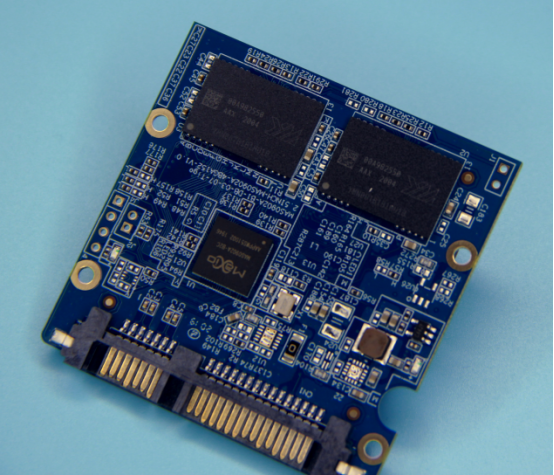 金泰克vs金士顿实力大比拼,国风tigo性能丝毫不弱!