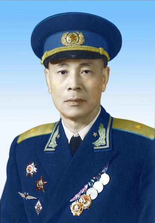 此人空军出生在苏联战斗了28个春秋回国后被授予少将军衔