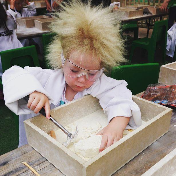 澳洲女孩天生一头乱发神似爱因斯坦无视嘲笑自信秀出自己