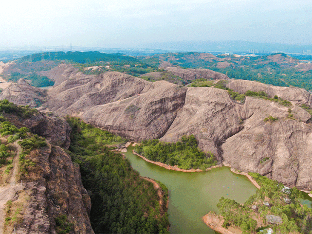 打卡广州后花园清远马头山在冬日暖阳里踏上镂空铁索桥上演一场步步惊