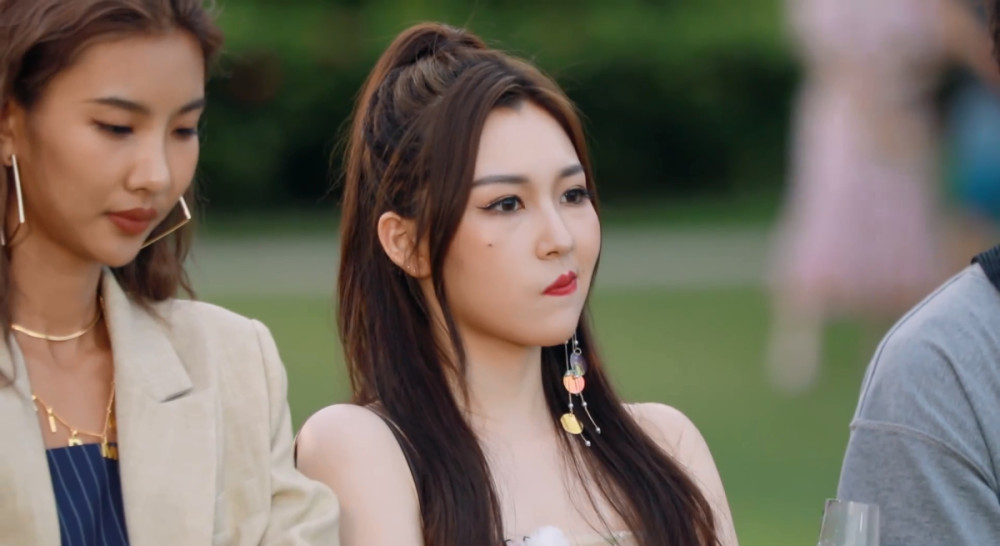 之后两人聊天,冷雅欣甚至连"看你一眼就知道跟你不可能"都说出来了