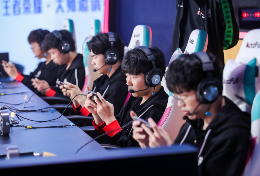AG超玩会元老中单水平就这？遭EDGM零封，六点六哽咽：或冷板凳坐穿