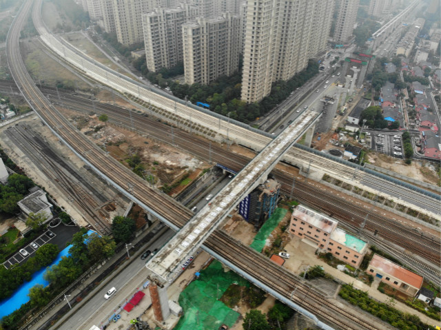  . 超千万人正承受60分钟以上通勤