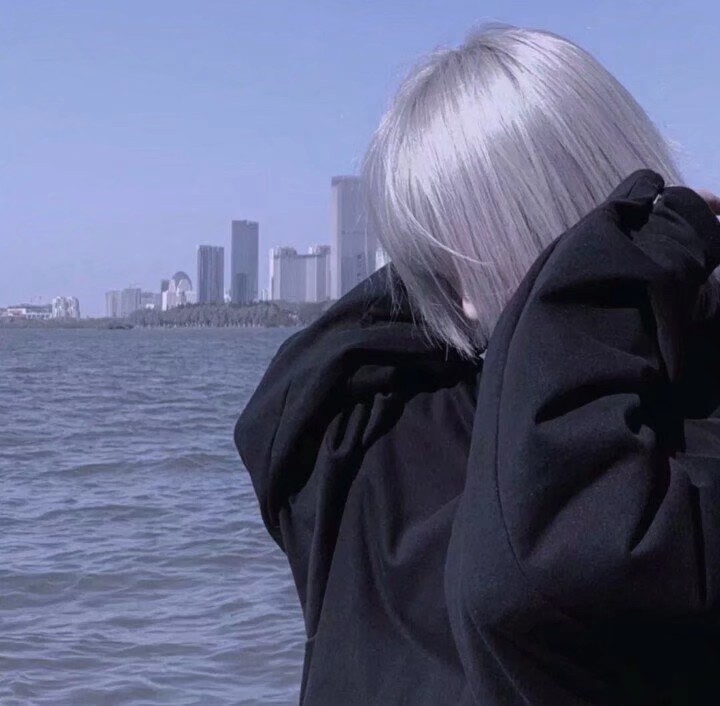 今日分享背影女生头像