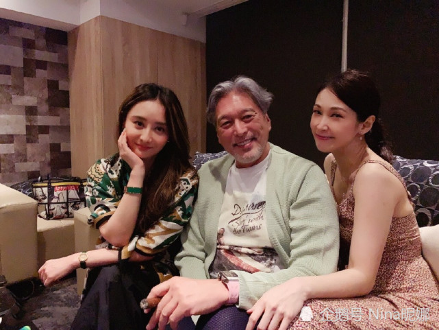 46岁陈德容真是岁月美人 穿娘娘装戴2斤重皇冠 侧颜五官看呆了 陈德容