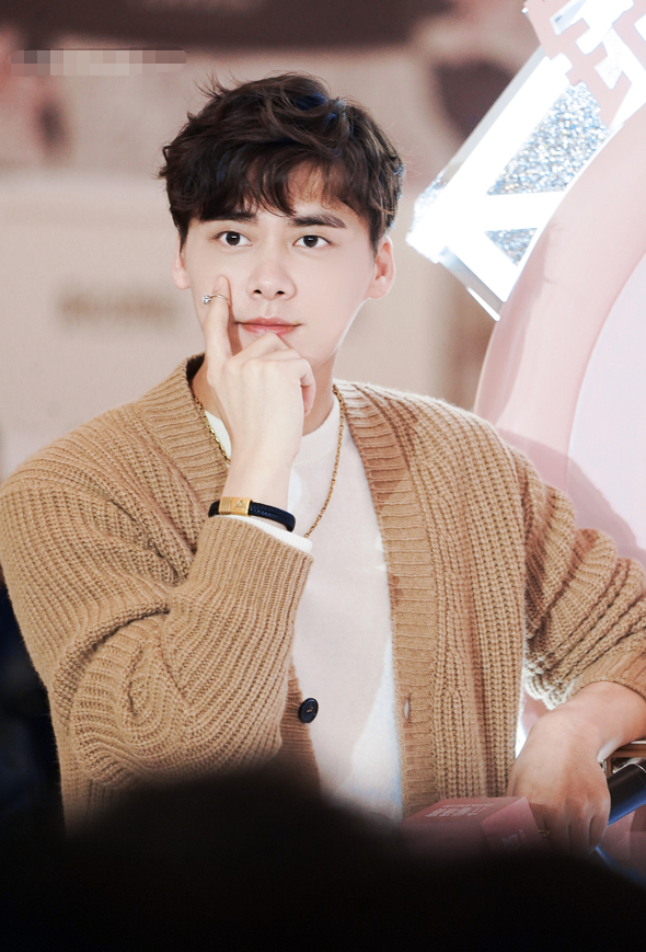 有种整容叫李易峰单身之后颜值大变33岁帅成韩国欧巴