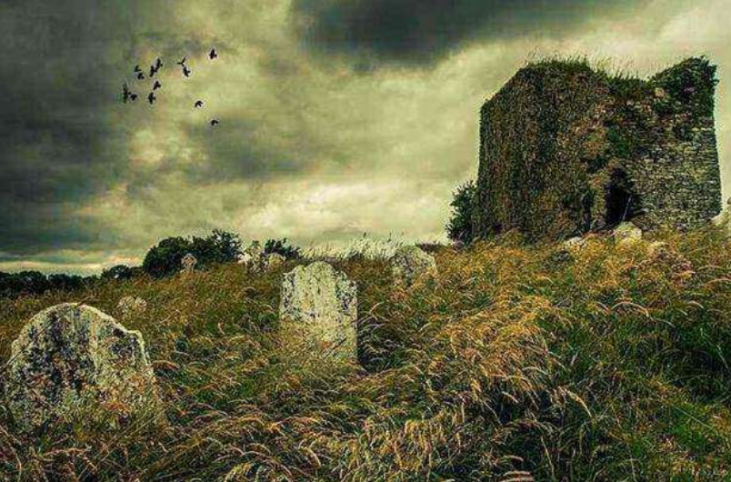 宁可夜宿荒坟不可旅居古刹啥讲究整句话的意思是什么