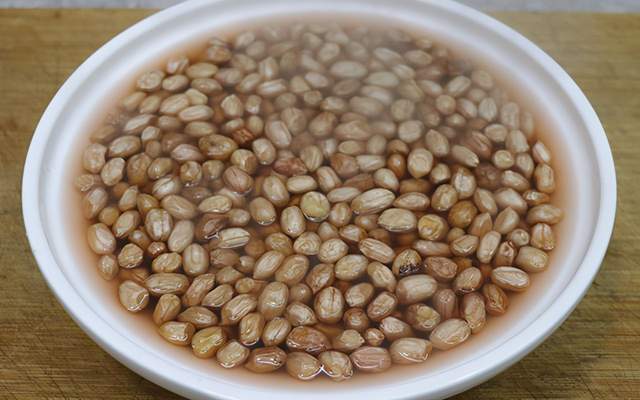 花生米最简单的做法 醋泡花生 营养开胃 2块钱一大碗 美人椒 下酒菜 花生米 醋泡花生 花生 青线椒