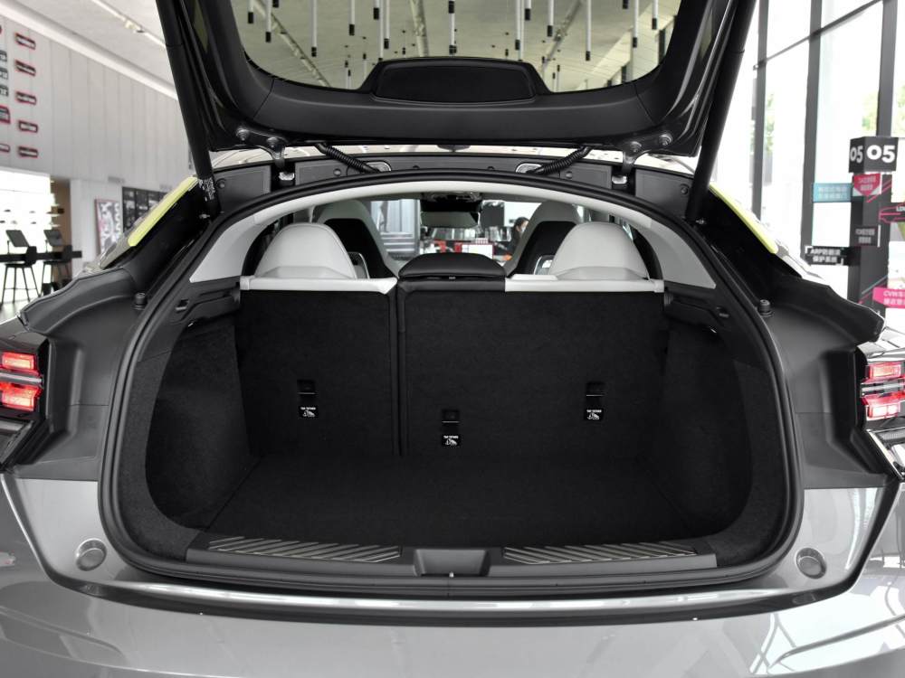 0td 两驱耀plus后备厢空间就只能说基本够用了,不过好在领克05的后备