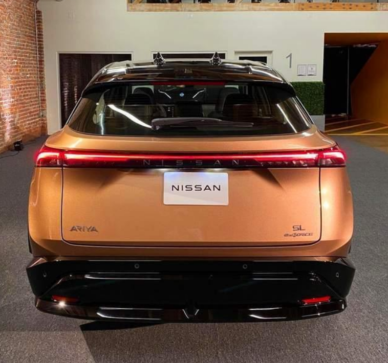 日产轿跑suv实车,配发光标颜值不输bba!389马力远超逍客